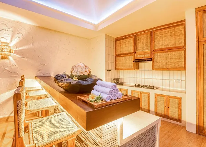 Villa Matahari - *